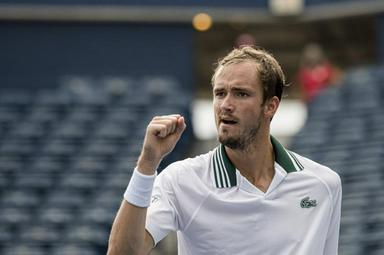 ATP1000罗杰斯杯半决赛：梅德韦杰夫大逆转晋级 